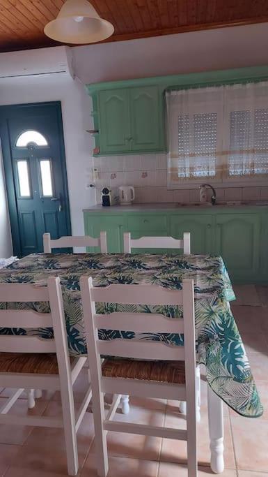 Colorful 2-Bedroom House In 가이오스 외부 사진