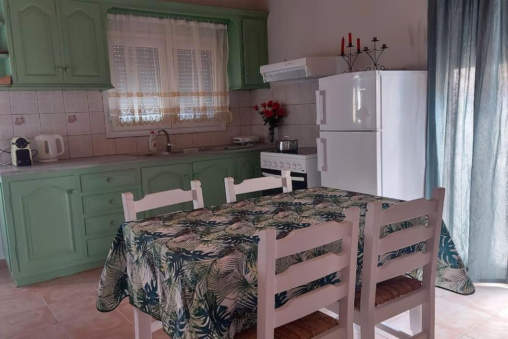 Colorful 2-Bedroom House In 가이오스 외부 사진